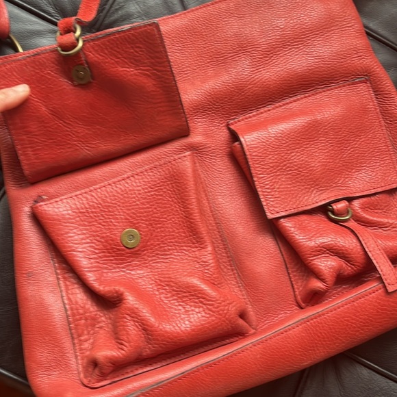 Red Leather Commuter Handbag. - Picture 2 of 7